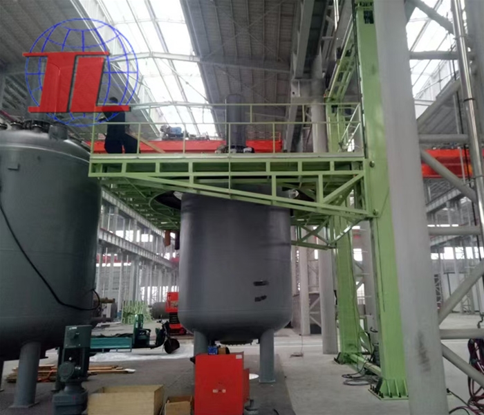 Cantilever lifting operation platform