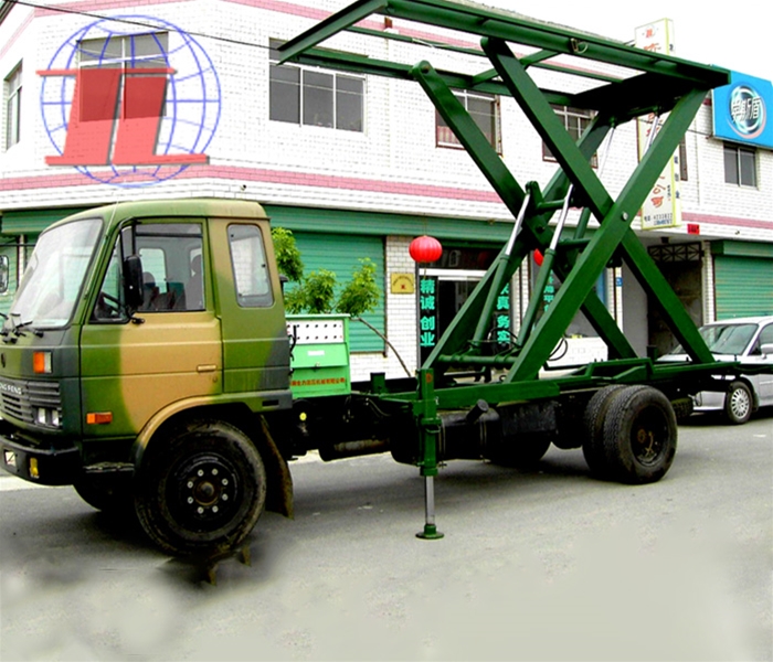 Jun uses a lifting operation vehicle